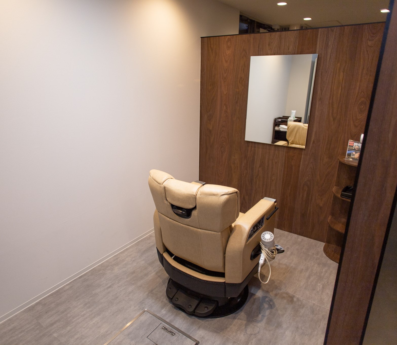 Men's grooming salon 髪ing